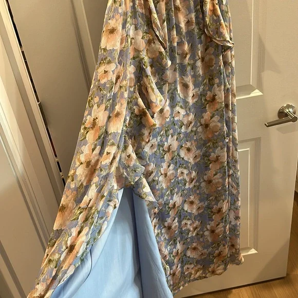 ASTR the Label Noya Floral Maxi Dress in Iris Blue Blush - Picture 6 of 12